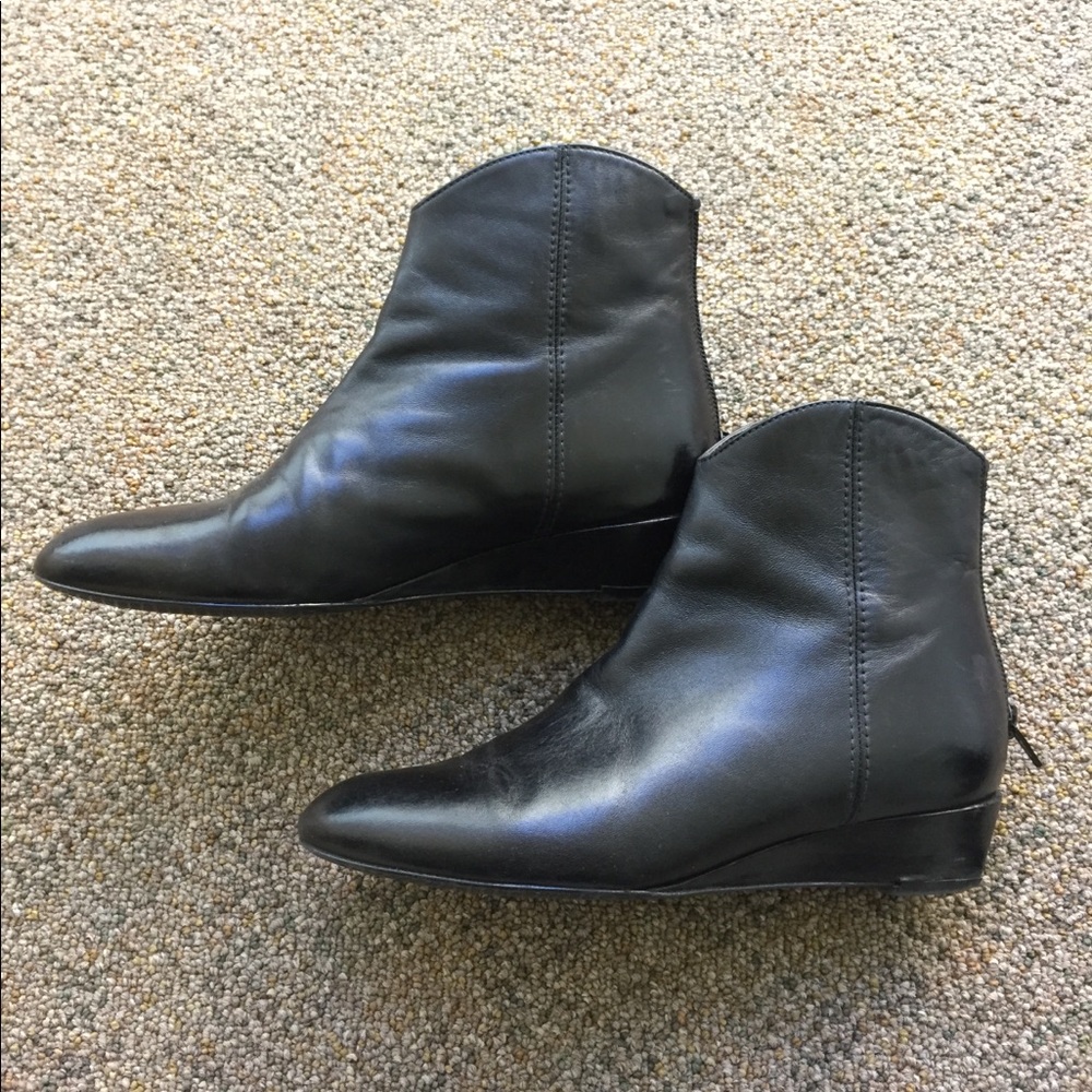 STUART WEITZMAN MODEST WEDGE LEATHER ANKLE BOOTIE